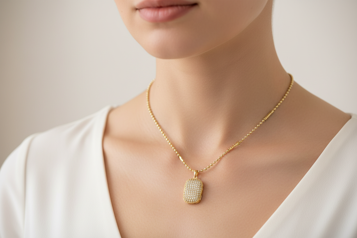 Shimmer Glow Necklace. נגיעה של אור
لمسة من النور