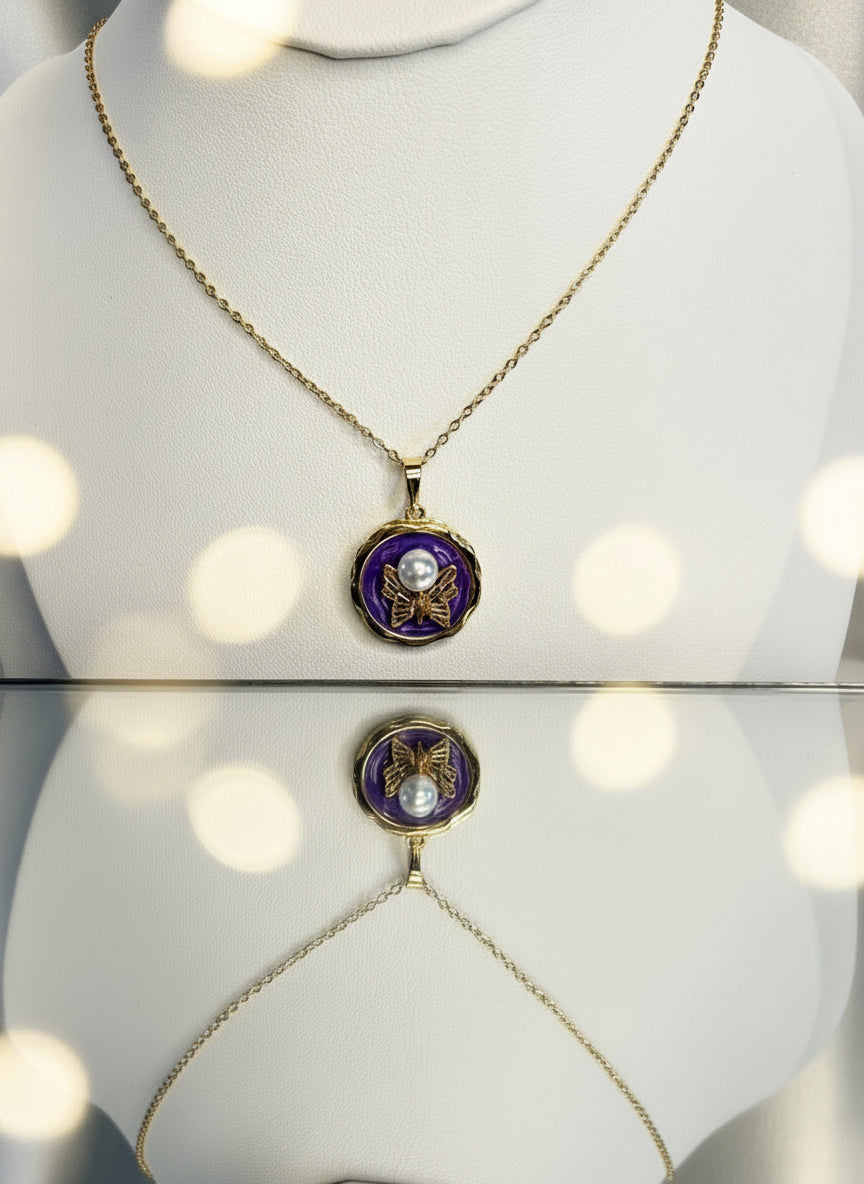 الفراشة واللؤلؤة