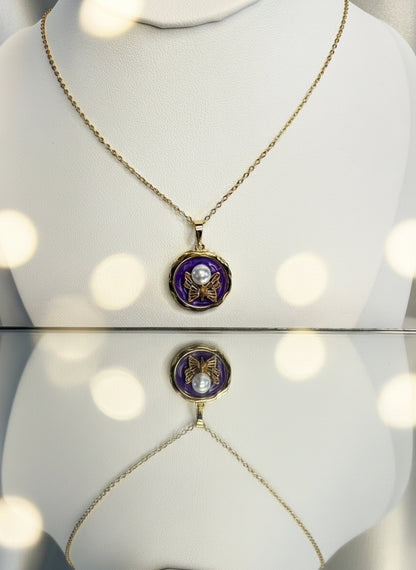 الفراشة واللؤلؤة