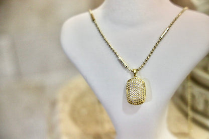 Shimmer Glow Necklace. נגיעה של אור
لمسة من النور