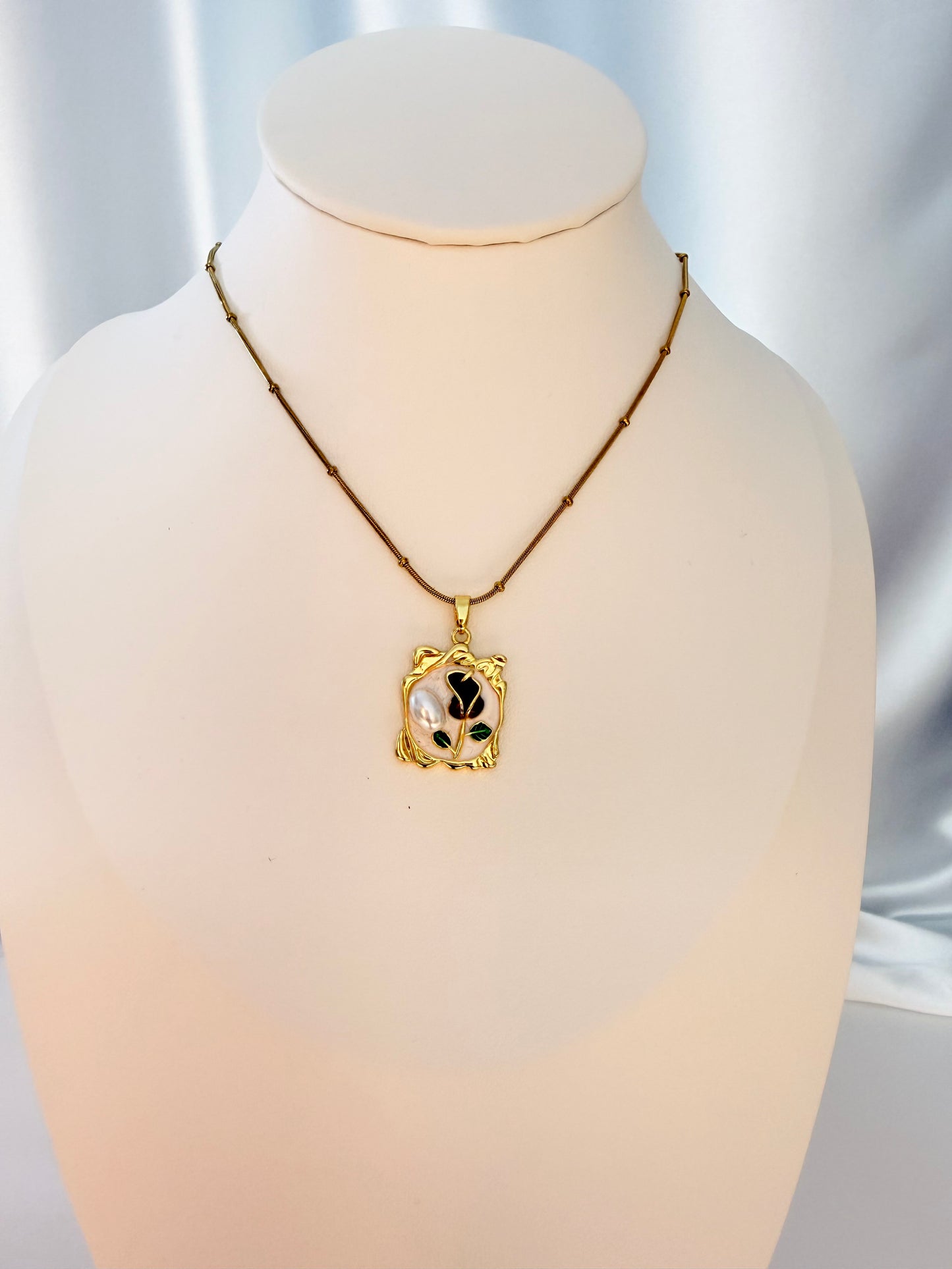 Noir Elegance Necklace