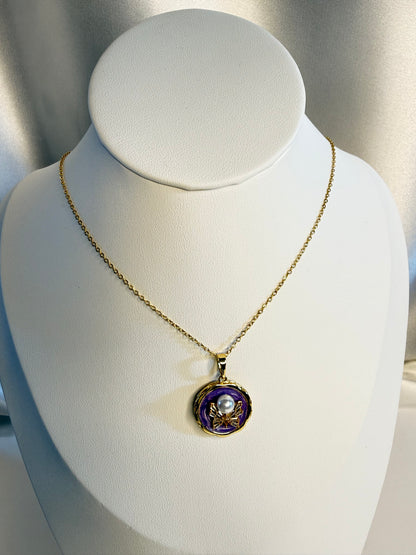 الفراشة واللؤلؤة