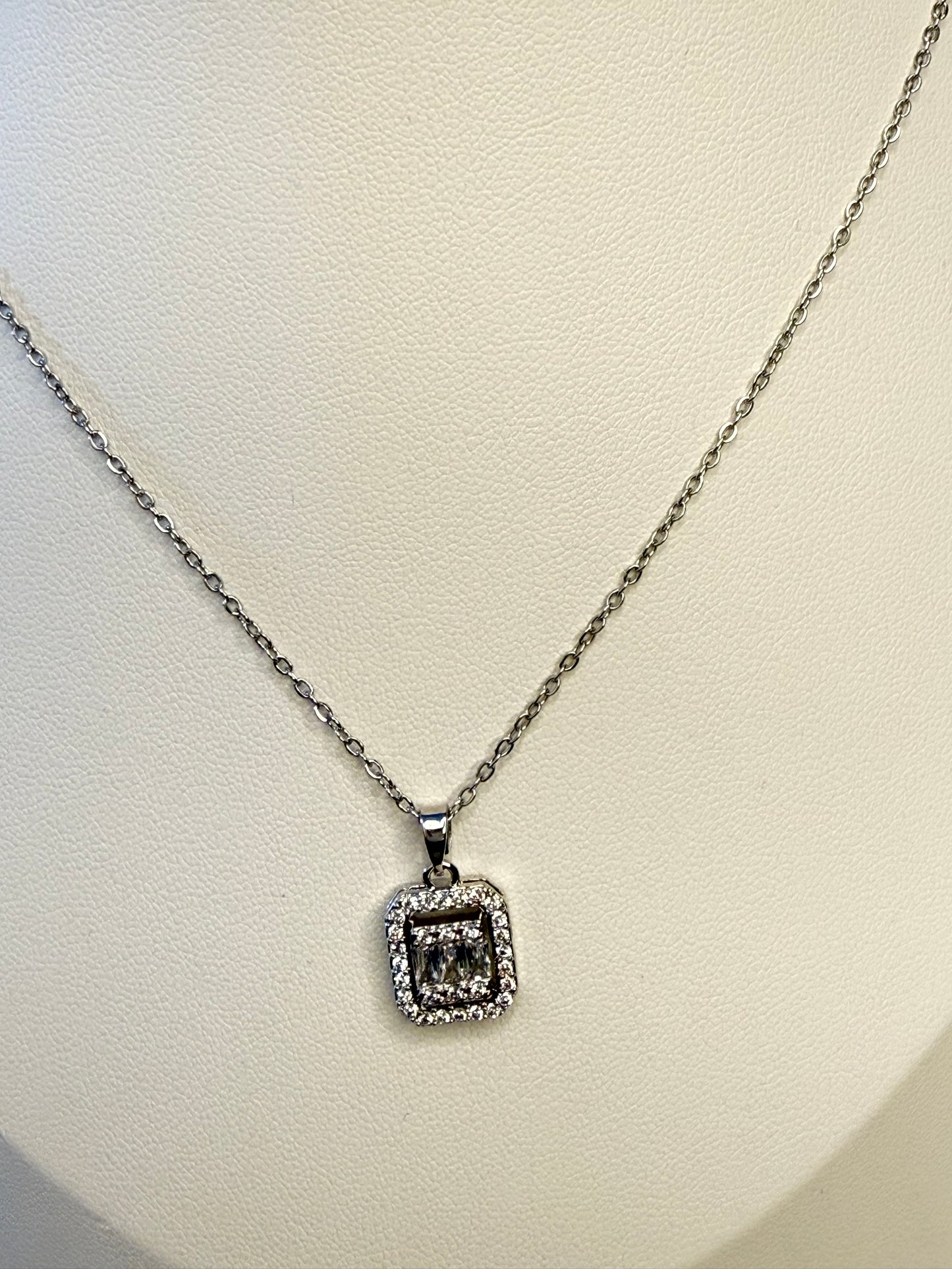 المستطيل الكلاسيكي المرصّع