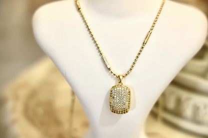 Shimmer Glow Necklace. נגיעה של אור
لمسة من النور