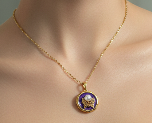 الفراشة واللؤلؤة