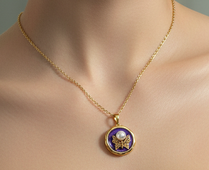 الفراشة واللؤلؤة