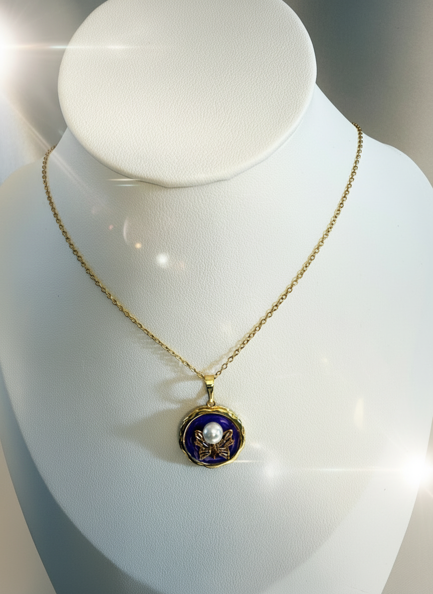 الفراشة واللؤلؤة