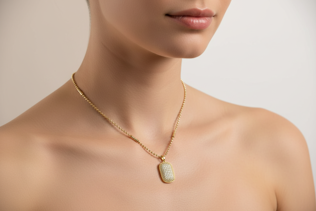 Shimmer Glow Necklace. נגיעה של אור
لمسة من النور