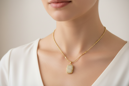 Shimmer Glow Necklace. נגיעה של אור
لمسة من النور