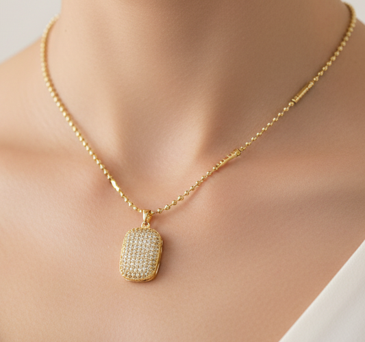 Shimmer Glow Necklace. נגיעה של אור
لمسة من النور