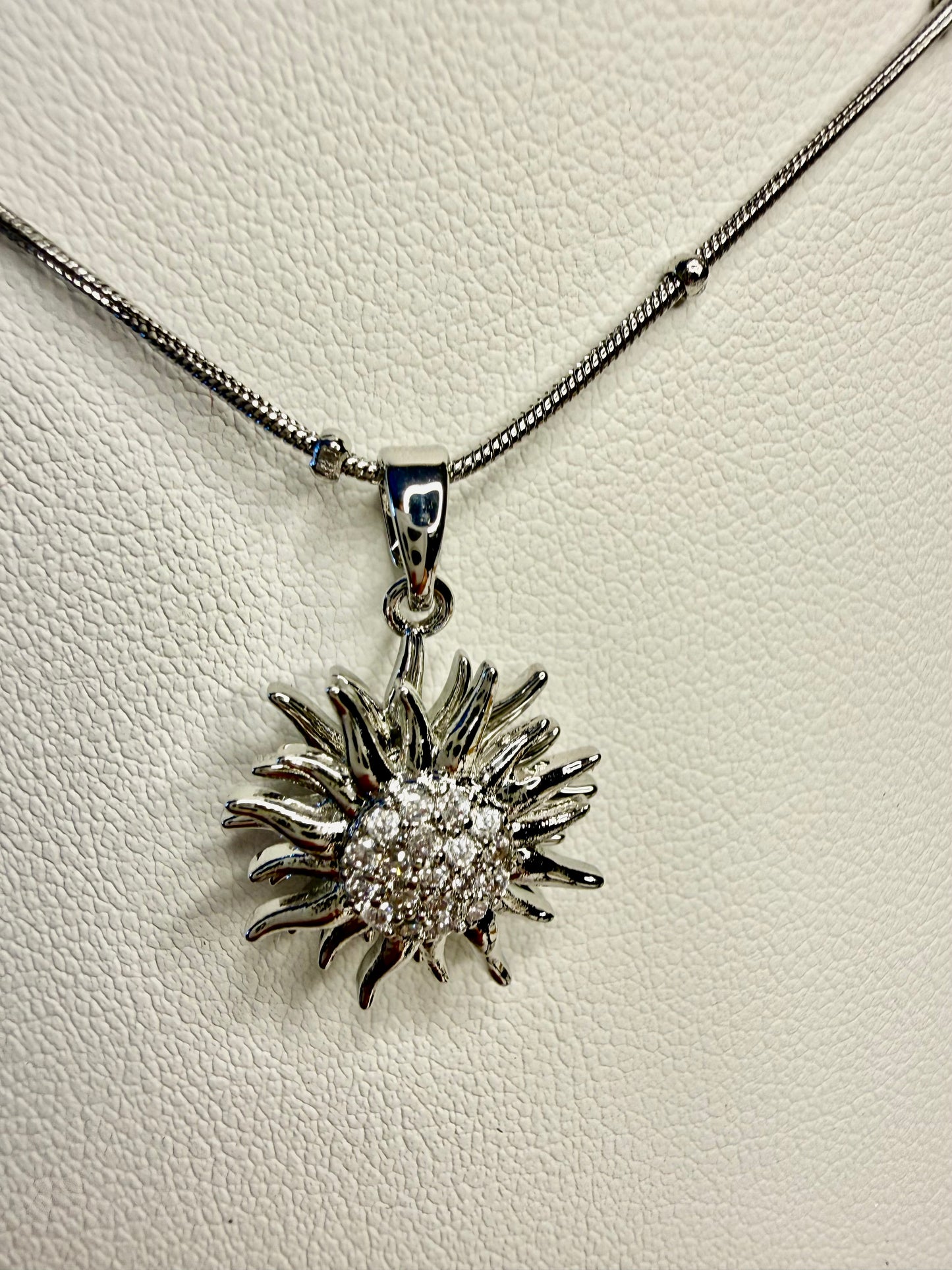 عقد النجمة الفضية