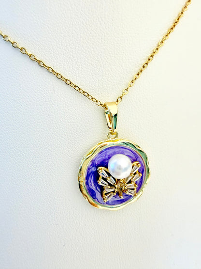 الفراشة واللؤلؤة