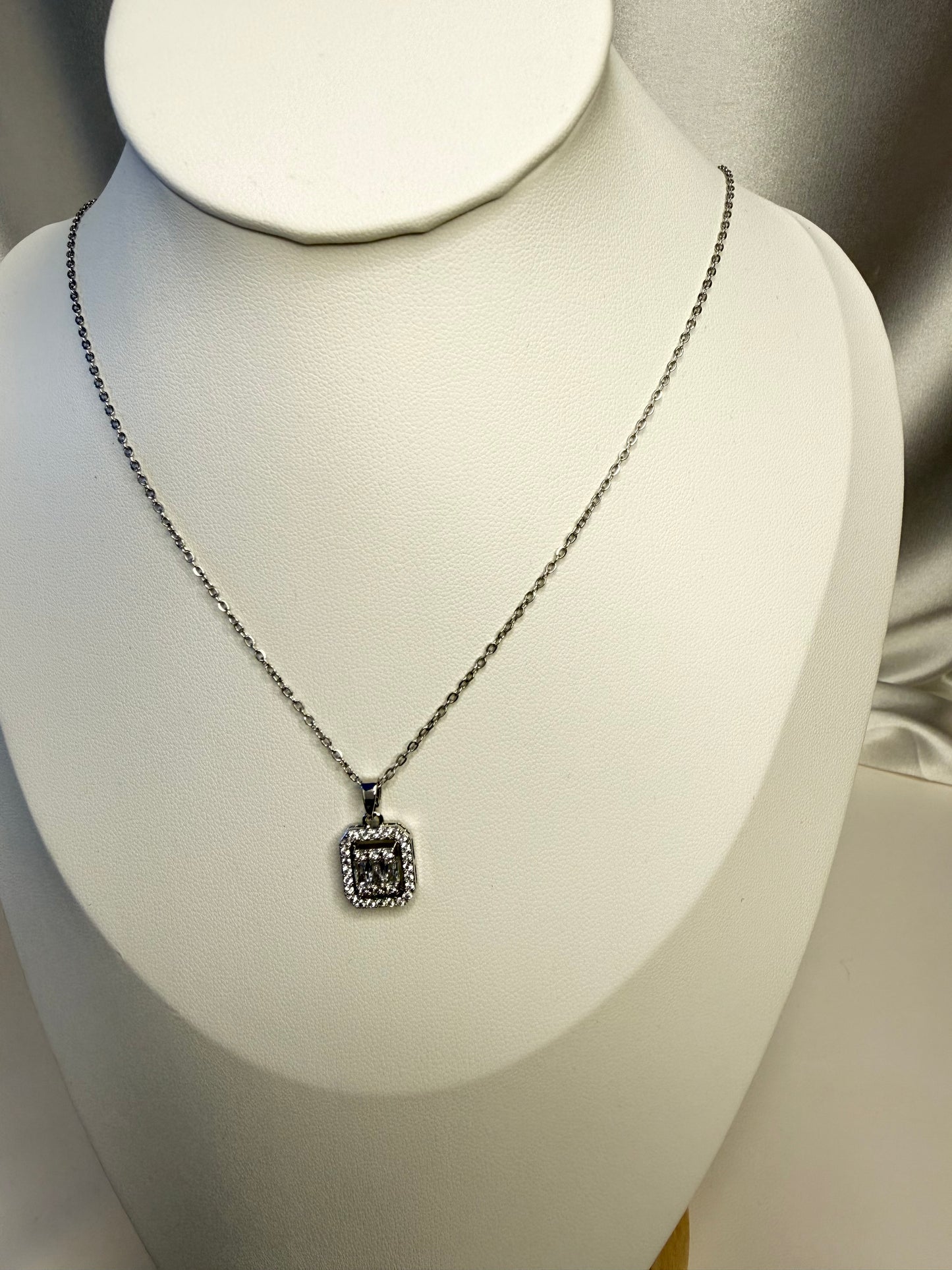 المستطيل الكلاسيكي المرصّع