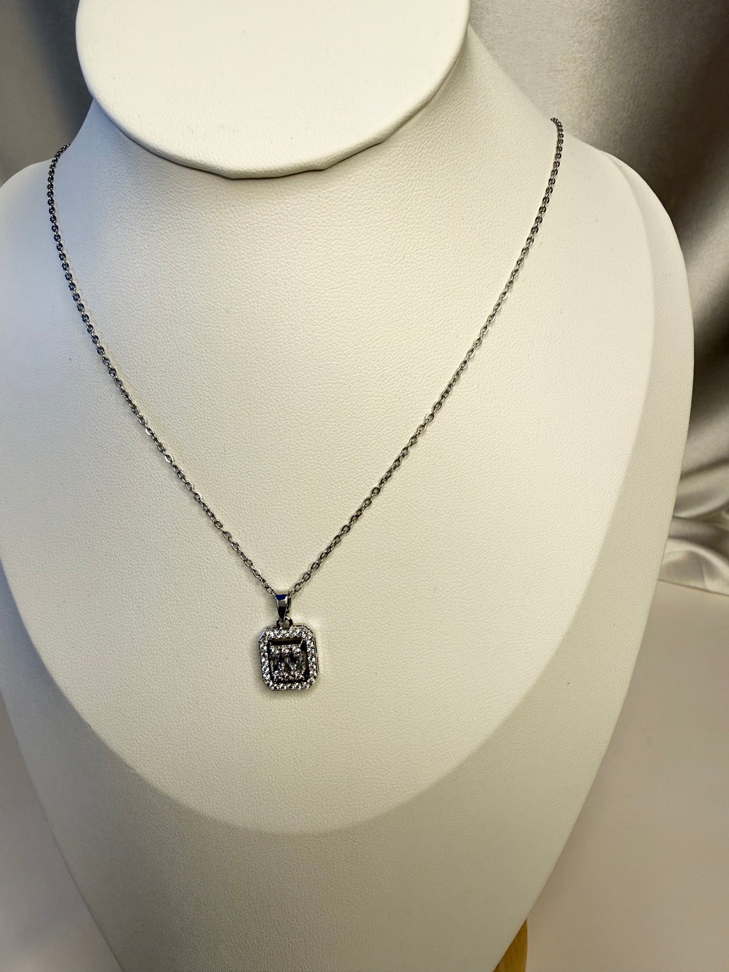 المستطيل الكلاسيكي المرصّع