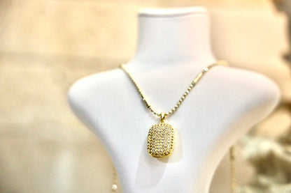 Shimmer Glow Necklace. נגיעה של אור
لمسة من النور