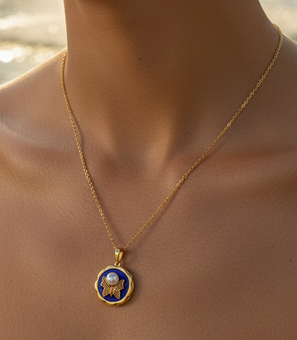 الفراشة واللؤلؤة